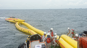 eq-offshore - img-offshore-1-large-fast-current-oil-boom.jpg
